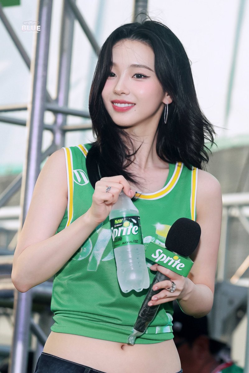 blue_karina_'s tweet photo. 260725 waterbomb

#aespa #에스파 
#Karina #카리나 
#KARINAxWATERBOMB2026 https://t.co/MiH82N8HbF