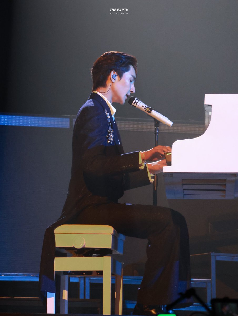 EarthOfficialFC's tweet photo. 🤎🎹✨

[20260725] -  EMBPFK CLOSE FRIENDS PARTY 

#FFFPartyConcert2026D1 
@Earth_Pirapat #EarthPirapat https://t.co/qhHsWSjMnM