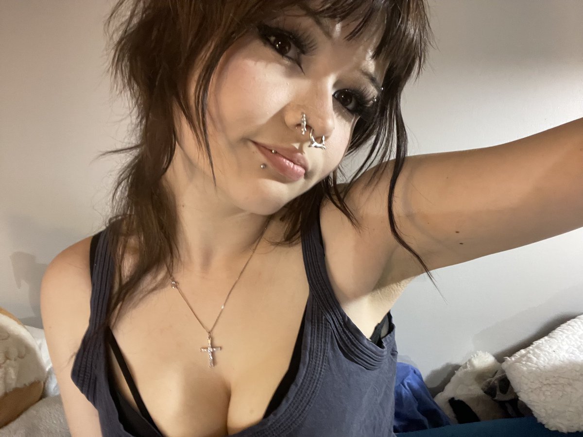 gracebaileyx31's tweet photo. no clue what i'm doing but it looks convincing https://t.co/JkTeZZ96wn