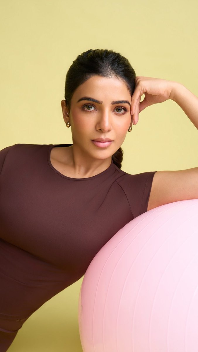 Teamtwts2's tweet photo. Our Queen @Samanthaprabhu2 x #MileCollective! 🤎 

🔗 https://t.co/XDLeCResDo 

#Samantha #SamanthaRuthPrabhu https://t.co/PGtikOZVA3