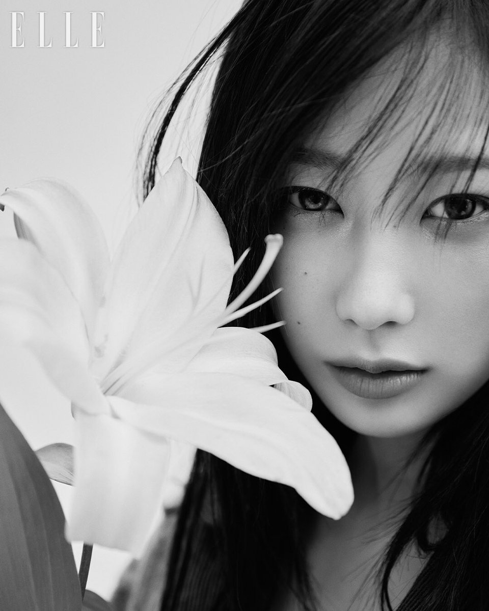 gisellemuseum's tweet photo. 240725 X aespa

GISELLE X LOEWE 🤎

📸 ELLE KOREA

#GISELLE #지젤 #ジゼル
@aespa_official #gisellemuseum https://t.co/O21mmnVZa9
