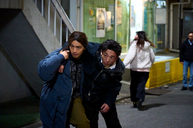 kplazastaff012's tweet photo. #高橋一生、#斎藤工、#水上恒司、#チョン・イル ほか、
Prime Originalドラマシリーズ『犯罪者』第6話〜第7話(最終話)予告映像＆場面写真が解禁！

すべての謎が、いま繋がる――。
事件の背後に潜む“巨悪”が姿を現し、3人は最後の戦いへ！

▶https://t.co/T82IKHxukd

#ドラマ犯罪者 #犯罪者は誰だ https://t.co/yDmwKL1Zkr