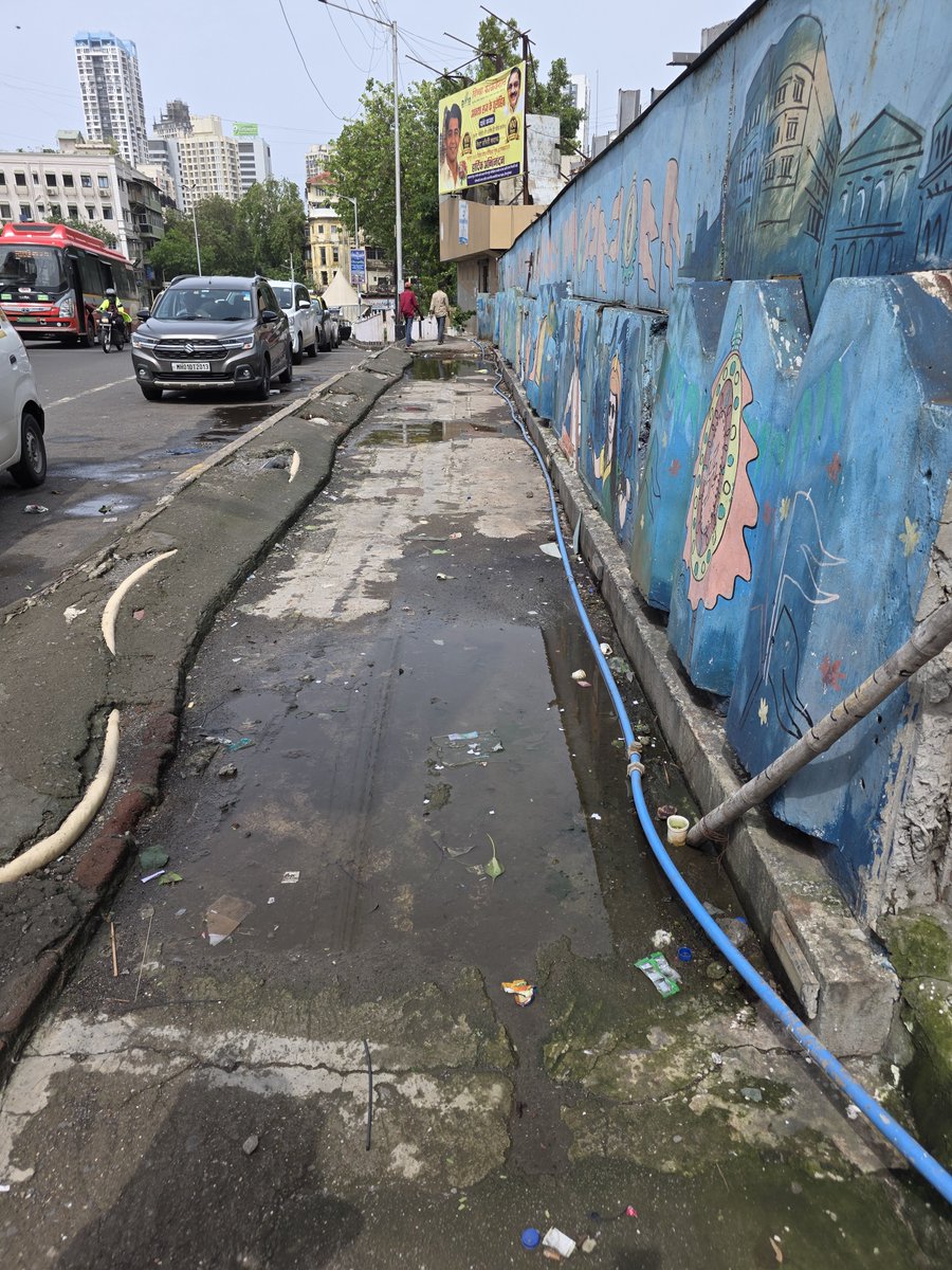 kalpeshcynic's tweet photo. Middle of Warerkar Flyover, Girgaum, Chowpatty (Next to Benne Dosa) in bad condition.

Stagnant water, algea buidup, loose cables.

Mumbai deserves better.

@MyBMC @MyBMCWardD @MyBMCInfra @MPLodha @CMOMaharashtra @Dev_Fadnavis @MIEknathShinde https://t.co/A17fAd1Crq