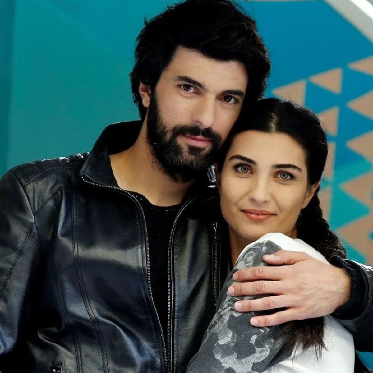 Tea73818347's tweet photo. EnTu.. ElMer.. 🫂

Kara Para Aşk.. ❤️❤️

#EnginAkyürek
#TubaBüyüküstün
#EnTu
#EnTuForever https://t.co/KZQaxKJEJv