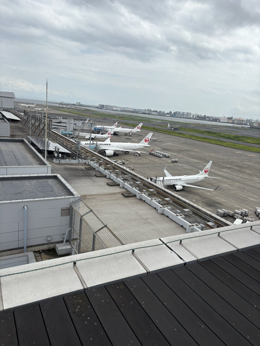 rainbow5149's tweet photo. 羽田空港に早めに着いたので
展望デッキへ✈️ https://t.co/eniR1TH9W6