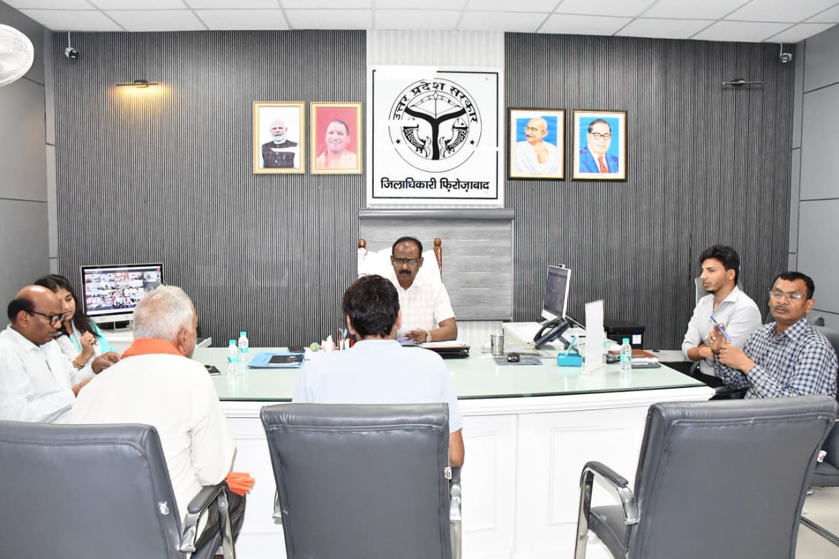 dm_firozabad's tweet photo. आज 'जनता दर्शन' में नागरिकों की समस्याओं को गंभीरता से सुनकर कई प्रकरणों का मौके पर ही निस्तारण किया गया। शेष मामलों के गुणवत्तापूर्ण एवं समयबद्ध समाधान हेतु संबंधित अधिकारियों को आवश्यक दिशा-निर्देश दिए।
@UPGovt @InfoDeptUP @CMOfficeUP https://t.co/p2HSvAbTQe