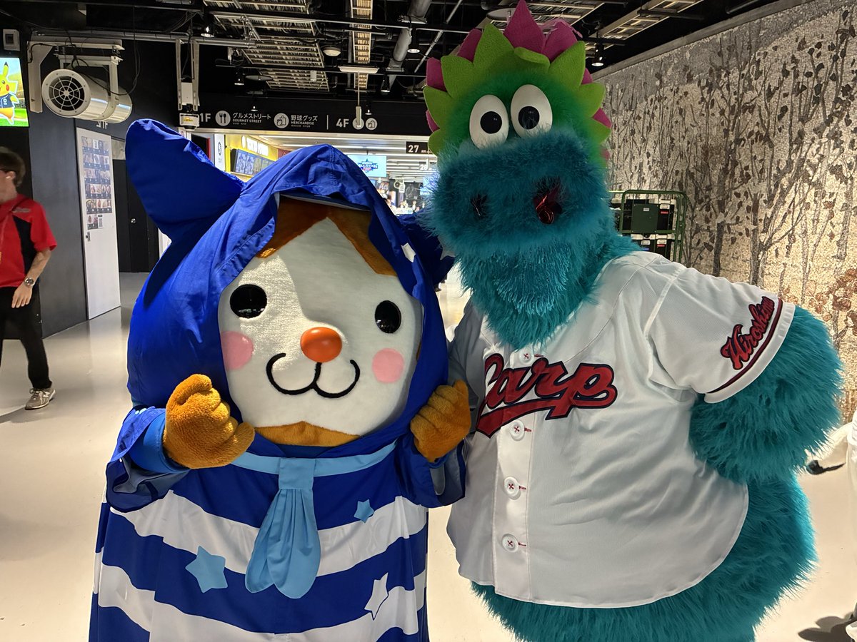 ydb_yokohama's tweet photo. 【マイナビオールスターゲーム2026 第1戦】

 #スラィリー と #マーくん とツーショット📷✨

ピースがむずかしい #スターマン
#オールスター
#baystars https://t.co/x0y73lPc5r