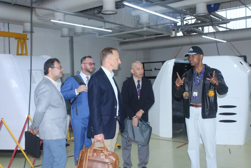 TWorksHyd's tweet photo. Global interest in India's hardware innovation ecosystem, with Telangana emerging as a leading center, continues to grow.

It was our pleasure to welcome senior representatives from the US Department of Defense and the US Consulate to T-Works for discussions on India's, and particularly Telangana's, rapidly evolving deep-tech and advanced manufacturing ecosystem.

The delegation included Col. Quoc-Nam Nguyen, Commander, DCMA Pacific; Capt. Jeremy Crestetto, Chief, USMILGP New Delhi; Mr. Nathanuel David Jones, Quality Assurance Specialist, DCMAI Singapore; and Mr. Arkadeb Banerjee, Program Manager, USMILGP New Delhi.

The interaction with deep-tech startups showcased how ideas are being translated into deployable products through world-class prototyping, advanced manufacturing capabilities, technical expertise, and industry collaboration.

The discussions reflected the growing global recognition of India's hardware innovation ecosystem, with Telangana playing a leading role, and the opportunities for future collaboration in advanced manufacturing, dual-use technologies, and defence innovation. 

@Min_SridharBabu  @AnveshReddy_TG  @DigitalMediaTG  @TGRising2047  @CPRO_TGCM  @jogitanikella  @USAndHyderabad