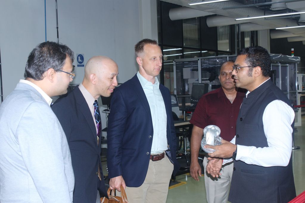TWorksHyd's tweet photo. Global interest in India's hardware innovation ecosystem, with Telangana emerging as a leading center, continues to grow.

It was our pleasure to welcome senior representatives from the US Department of Defense and the US Consulate to T-Works for discussions on India's, and particularly Telangana's, rapidly evolving deep-tech and advanced manufacturing ecosystem.

The delegation included Col. Quoc-Nam Nguyen, Commander, DCMA Pacific; Capt. Jeremy Crestetto, Chief, USMILGP New Delhi; Mr. Nathanuel David Jones, Quality Assurance Specialist, DCMAI Singapore; and Mr. Arkadeb Banerjee, Program Manager, USMILGP New Delhi.

The interaction with deep-tech startups showcased how ideas are being translated into deployable products through world-class prototyping, advanced manufacturing capabilities, technical expertise, and industry collaboration.

The discussions reflected the growing global recognition of India's hardware innovation ecosystem, with Telangana playing a leading role, and the opportunities for future collaboration in advanced manufacturing, dual-use technologies, and defence innovation. 

@Min_SridharBabu  @AnveshReddy_TG  @DigitalMediaTG  @TGRising2047  @CPRO_TGCM  @jogitanikella  @USAndHyderabad