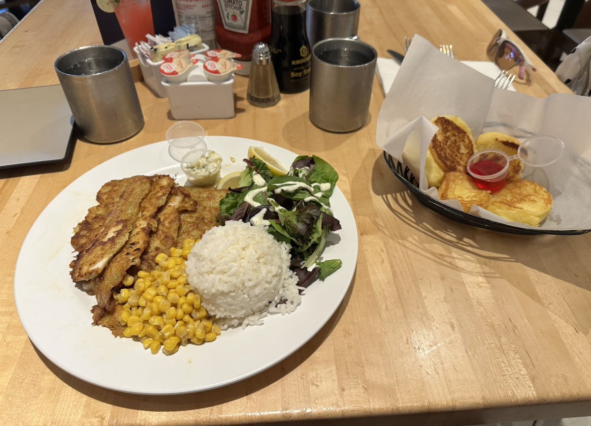 mr_usamimi's tweet photo. 夕飯食べにリリハベーカリー行ってきた🍽️

ステーキ＆ガーリックシュリンプと
マヒマヒを注文

肉は炭火で焼いてるって感じが凄くした🍖
マヒマヒは淡白だけど単体で食べてもピクルスの効いたタルタルと食べても美味しかった👍️

#ホノルル
#ワイキキ
#リリハベーカリー https://t.co/uaw7mqkiFD