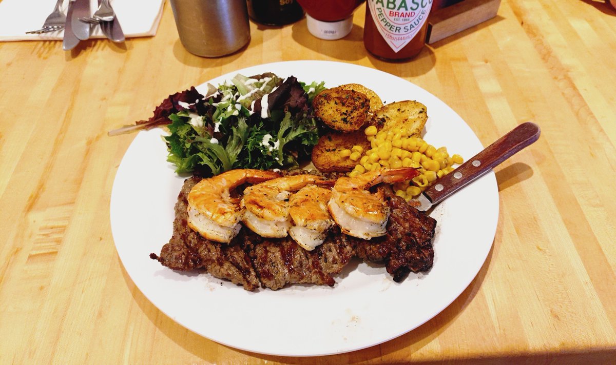 mr_usamimi's tweet photo. 夕飯食べにリリハベーカリー行ってきた🍽️

ステーキ＆ガーリックシュリンプと
マヒマヒを注文

肉は炭火で焼いてるって感じが凄くした🍖
マヒマヒは淡白だけど単体で食べてもピクルスの効いたタルタルと食べても美味しかった👍️

#ホノルル
#ワイキキ
#リリハベーカリー https://t.co/uaw7mqkiFD