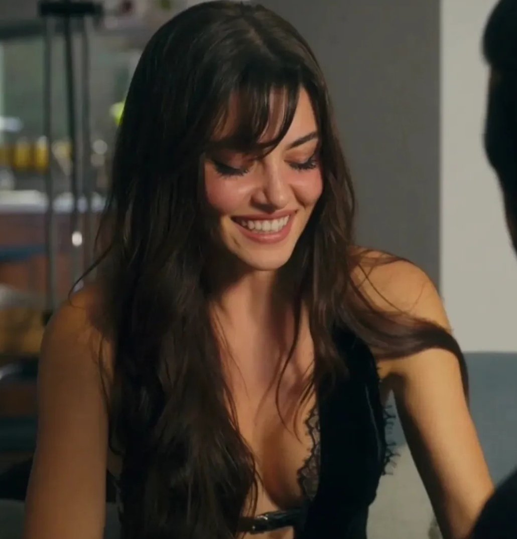 yslgirlx's tweet photo. Hande erçel https://t.co/LTNfMWpaIi