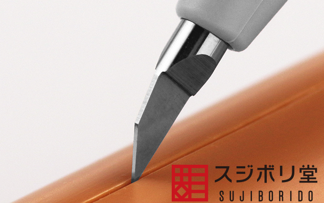 sujiborido's tweet photo. 長らく欠品が続き申し訳ございませんでした。全サイズが入荷しました。「切れ味はBMCタガネと同じ」「軽くて扱いやすい」刃先と指先の重心を近づけ、操作性を高めたモデルです。
『量産型BMCタガネ』
https://t.co/onDz6152Bm
#スジボリ堂　#BMCタガネ https://t.co/pXmTmlapaJ