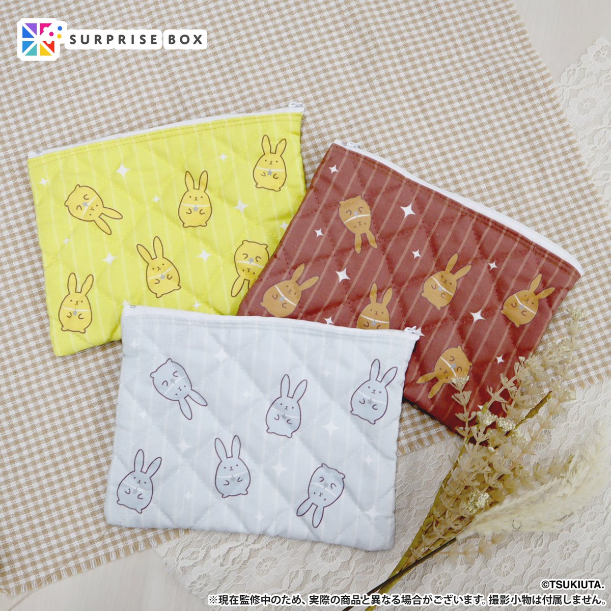 _surprisebox_'s tweet photo. 限定アイテムを定期便でお届けする
サプライズボックス🎁

『#ツキウタ。』の
サプライズボックスが登場🌟
9月号では、
長月 夜さん、神無月 郁さん、霜月 隼さんの
3名がご担当です🎉

本日は「キルトポーチ」をご紹介✨
ふわふわ生地のキルトポーチです🐰
大き目サイズでお届けするので、
メイク用品などもたっぷり収納できちゃいます♪

ここでしか手に入らない
限定アイテムを1BOXでお届け🎁
各メンバー毎で展開するBOXをお見逃しなく！
※9月号ラインナップは共通です。

🌙https://t.co/XzqPcijpUH

申込は8/10(月)正午迄🎉
