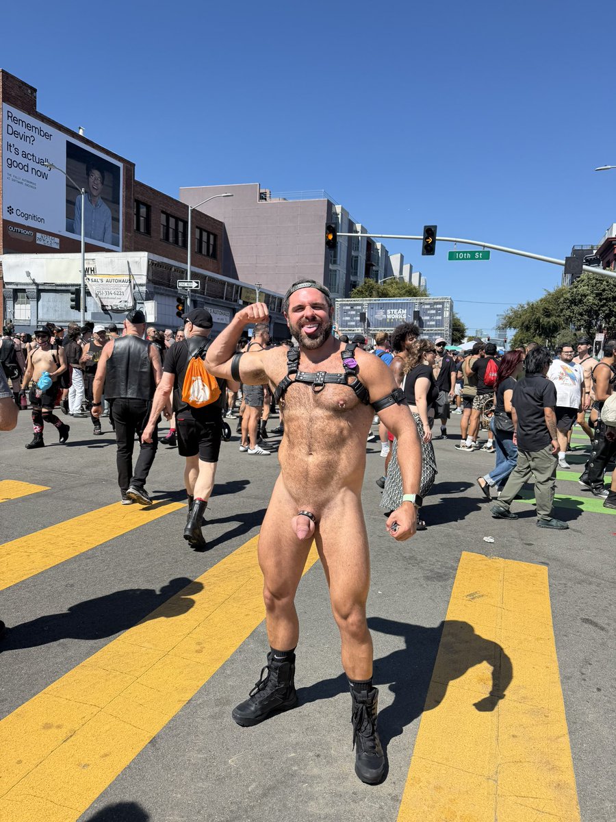 Voyager254's tweet photo. Showing off at #dorealley 

#dore #sanfrancisco #gaymuscle #hairy https://t.co/Kj9h6mwgRe