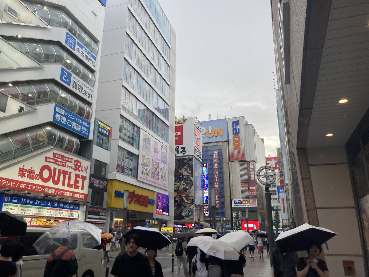 yositune_game's tweet photo. 厄介オタクが秋葉原に着弾 https://t.co/8LYvKU0vgy