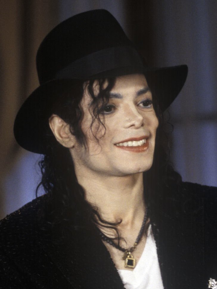 michaelzzip's tweet photo. Michael Jackson, 1997 https://t.co/KpQ8dUyfA9