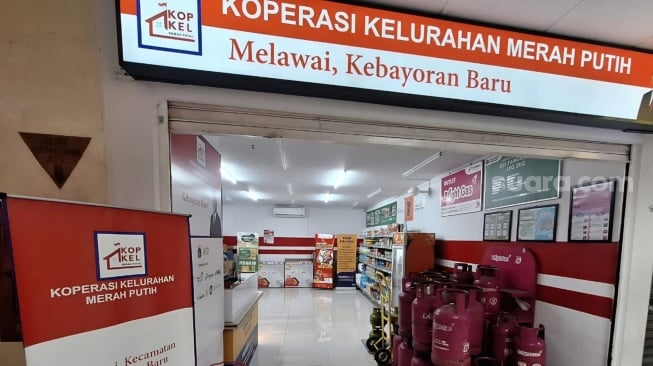 LambeSahamjja's tweet photo. fenonema aneh di indonesia tapi nyata:
- kopdes modal 3 miliar = profit 78 ribu
- prabowo “saya dapat laporan 1 penggilingan padi untung 2T dalam sebulan”
- ngapain bangun kopdes sampe 80.000
- bangun aja penggilingan padi 
- selesai tuh utang dunia (nada kochim) https://t.co/CbP9jFdg4i