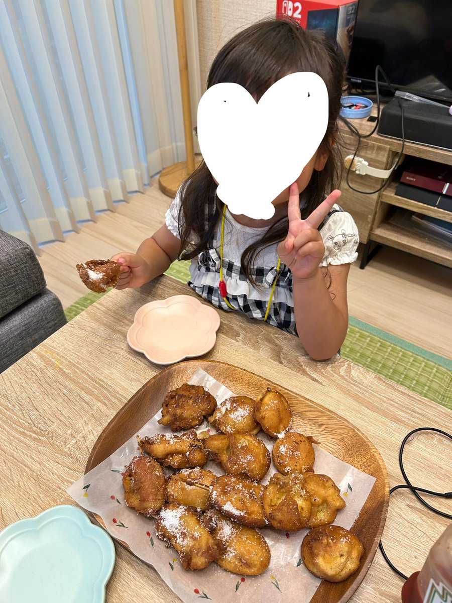 ___sowchan's tweet photo. ホットドックとドーナツ作った🍩どう考えても明日作るべきだった😇 https://t.co/YjnRFktdEV