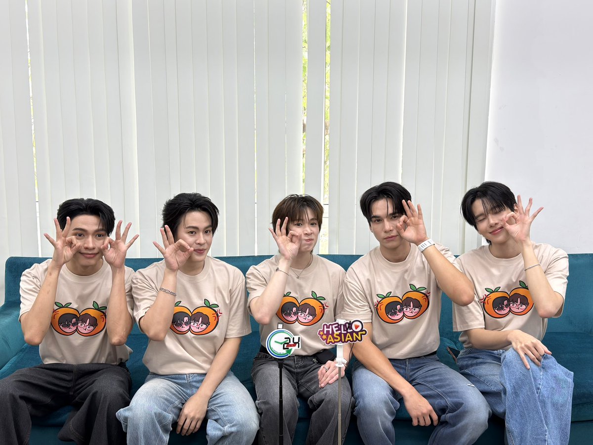 YourThirdSeries's tweet photo. ที่สามของเธอ Your Third Series Press Tour 🌳🍊

ขอบคุณ @Hello_asian และ @_24News_ ที่ให้เกียรติ “แม้ก” “ณฐ” “โอม” “ฟิวส์” และ “เจ็ม” ได้มาร่วมพูดคุย และโปรโมทซีรีส์ “ที่สามของเธอ Your Third Series” ในวันนี้นะครับ 🫶🏻✨

YOUR THIRD PRESS TOUR
#ที่สามของเธอมาเดินสาย https://t.co/2Zp7mGmbp2