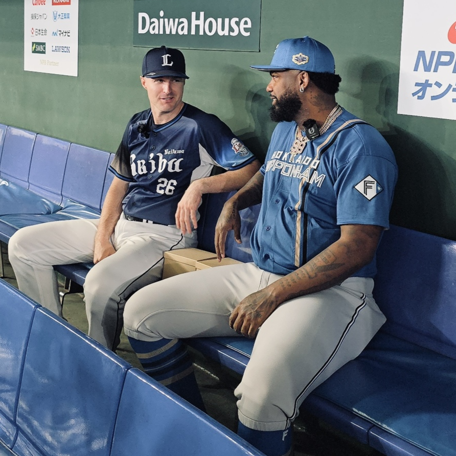 FightersPR's tweet photo. #マイナビオールスターゲーム2026 
レイエス選手が早速交流を深めます！

杉谷拳士さん(@kenshi_sugiya02)と2ショット📸

ライオンズ・ネビン選手との対談は #ファイターズMIRU で！

#lovefighters https://t.co/3Hm9NUSxqC