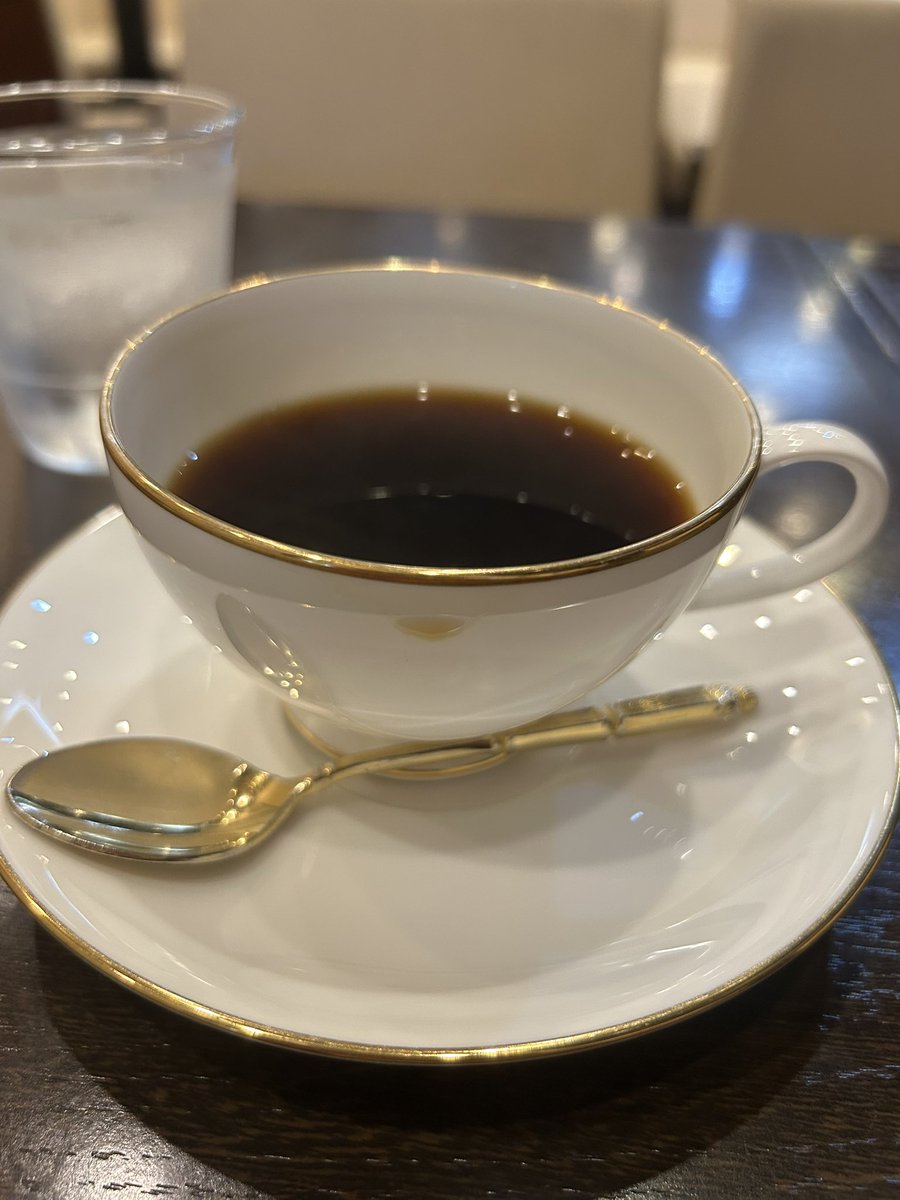 gota_ishida's tweet photo. コーヒーをひと口飲んだあとこうなっちゃう私は、まだまだ大人になりきれていないのだろう。
スマートに飲みたい☕️
#smartcoffee https://t.co/8ndsfQdO17