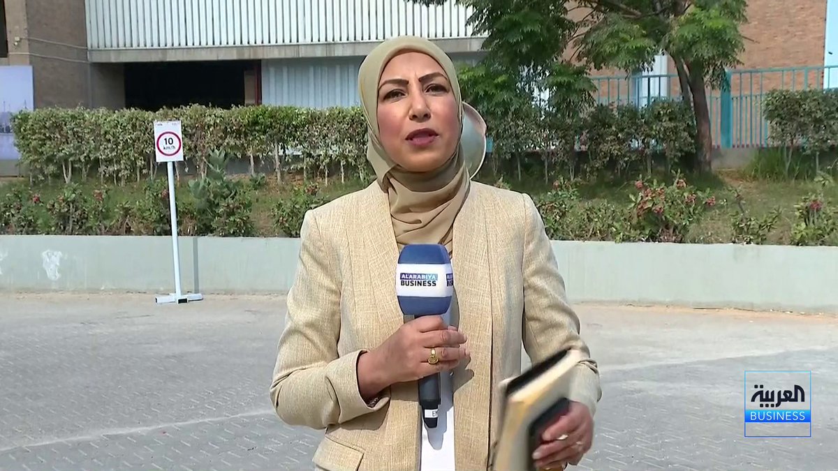 مراسلة العربية فهيمة زايد: الجنيه المصري يرتفع مجددا مستفيدا من هدوء التوترات الإقليمية مع استقرار العوائد على أدوات الدين. الحكومة المصرية تحدد آخر سبتمبر للإعلان عن برنامج مصر الاقتصادي لمرحلة ما بعد صندوق النقد افتتاح الأسواق _Business لمزيد من التحليلات وأخبار الاقتصاد.. تابعوا "العربية Business" مباشرة على يوتيوب 
