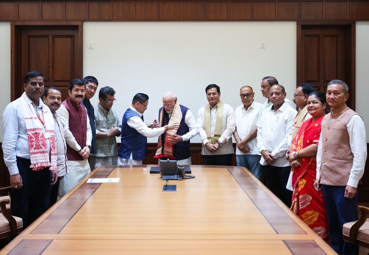 narendramodi's tweet photo. Met MPs from Assam and discussed the prevailing flood situation in various parts of the state. 

The Centre is working closely with the Assam Government in assisting those affected. I pray for everyone's safety and well-being. https://t.co/wFlxc198f8