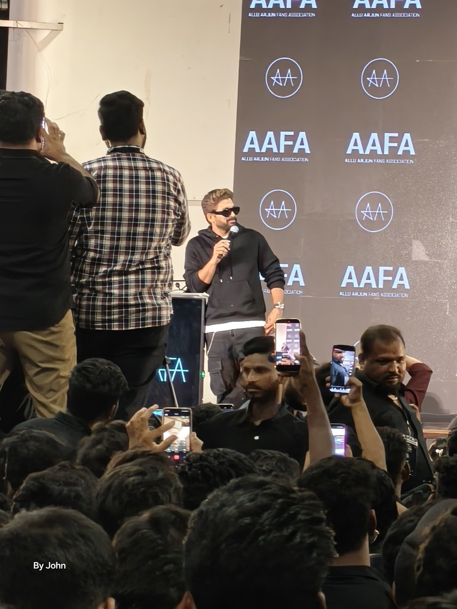 AIAFA_VIJAYAWAD's tweet photo. Ever charming💗🫶 @alluarjun 
STYLE KA BAAP🔥🔥🤙😎 https://t.co/9E1n8ZOH7M