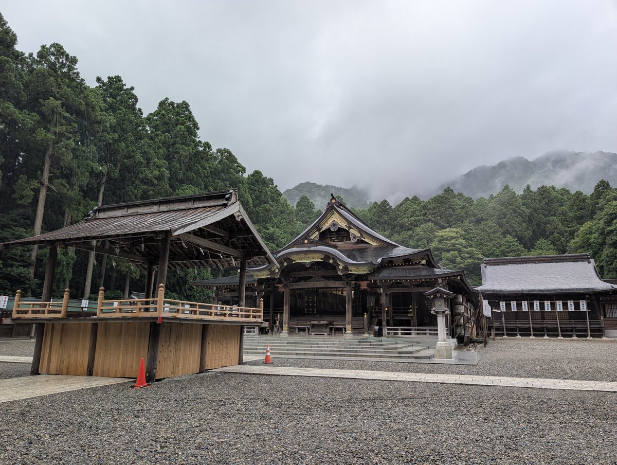 chitchaimon0721's tweet photo. 弥彦神社へ⛩️

燈籠まつりの片付けが始まってたよ

次の弥彦は紅葉のシーズンだね🍁

やひこさんは帰省難しかったかな😥

#諸橋姫向 #Aivery @Aivery_hinata 
#やひこの弥彦村ガイド https://t.co/zPPGk4csnw