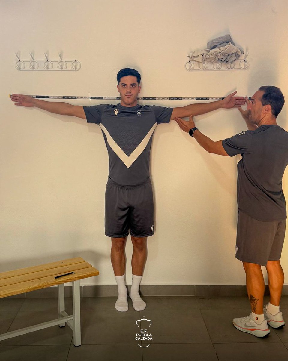PueblaEF's tweet photo. 🎬 ¡Pistoletazo de salida a la Pretemporada! ⚽️
Ayer el primer equipo arrancó con pruebas antropométricas de la mano de Raúl Guisado 📏🥼.
Después, primer entrenamiento y toma de contacto en el césped del Municipal 🏃♂️💨.
💓 #ElLatidoDeUnPueblo
💪 #VMP | #EFP ‘A’ 🔵⚪ https://t.co/NQktfF751J