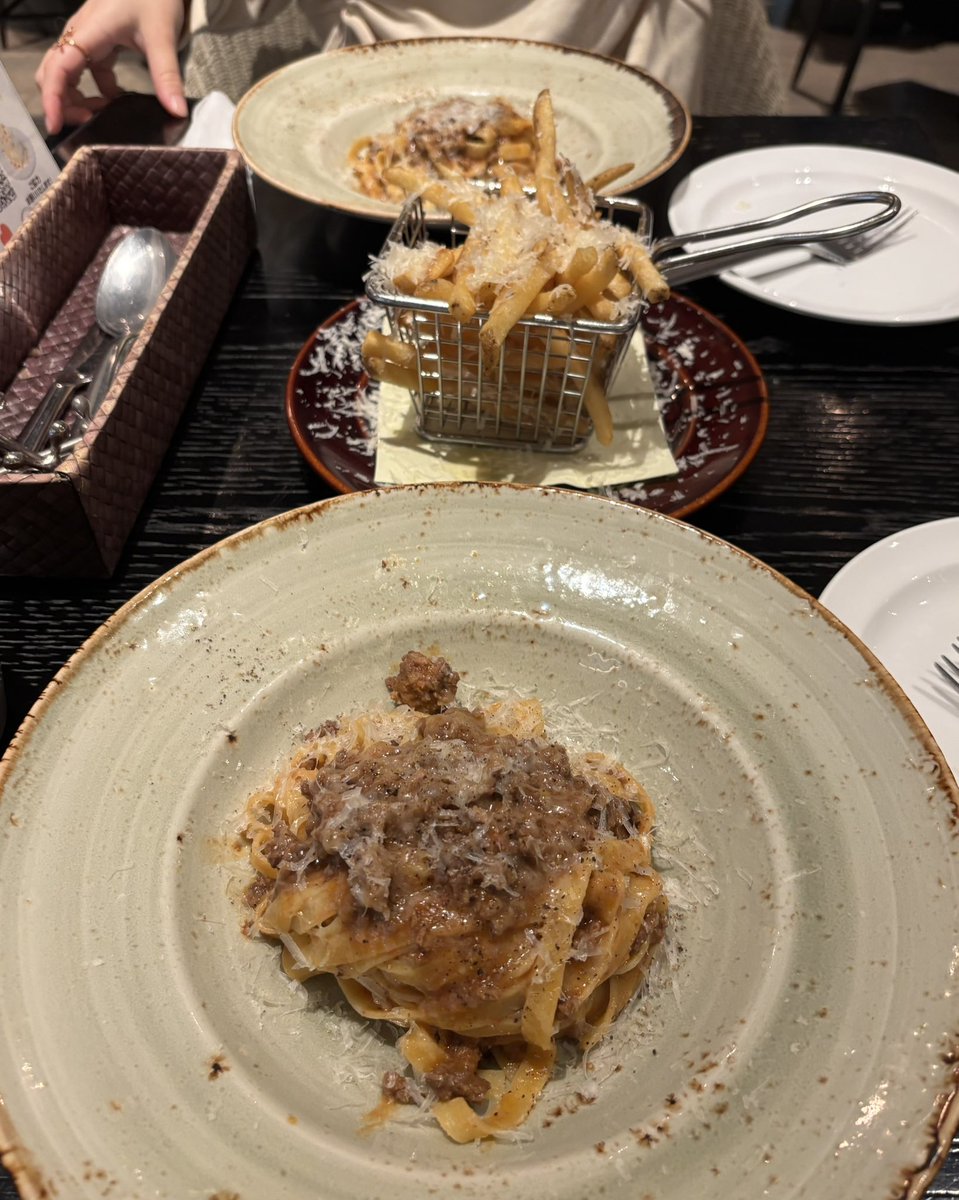 00llnn's tweet photo. トリュフポテトじゃなくて普通のポテトでも良ければtuffe ほんとにおすすめで、写真2枚目以降のランチ、パスタ、生ハム、デザートもめちゃくちゃおいしいのです🥹💕💕ほんで金額も高すぎず、ゆったりしています(神ω神)トリュフポテトで少し値段上がっても良ければW Osaka とかも映えて良きです🤍 https://t.co/rZp7Kn8nbX
