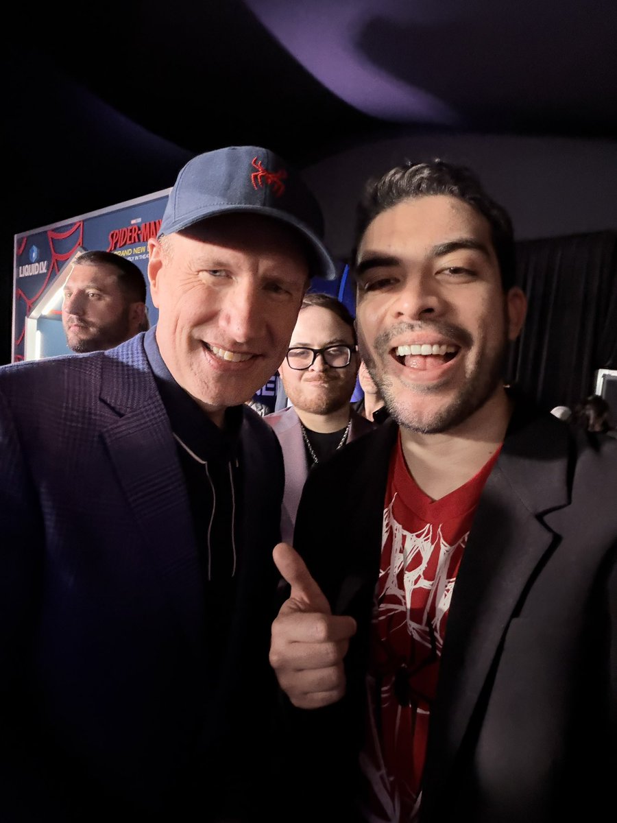 Peli_Comic's tweet photo. AAA estuve en la premier MUNDIAL de Spider-Man Brand New Day y ahora sí se ¿CÓMO ESTÁ ESA ARAÑA?

Me encontré a Punisher y el jefazo Kevin Feige. Pronto les podré decir qué tal. 
Primera premier mundial de Marvel Studios con 10 años de contenido y tenía que ser Spider-Man. 🕷️❤️ https://t.co/aVdQfHYTSQ