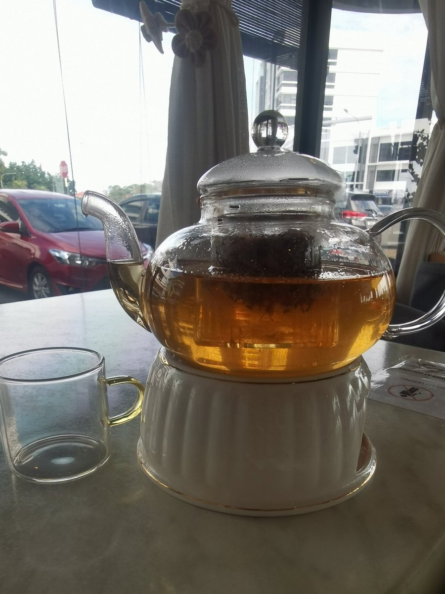Alvis_alma's tweet photo. Last time we're here then u broke the pot 😔 https://t.co/1KrP3XrSgR