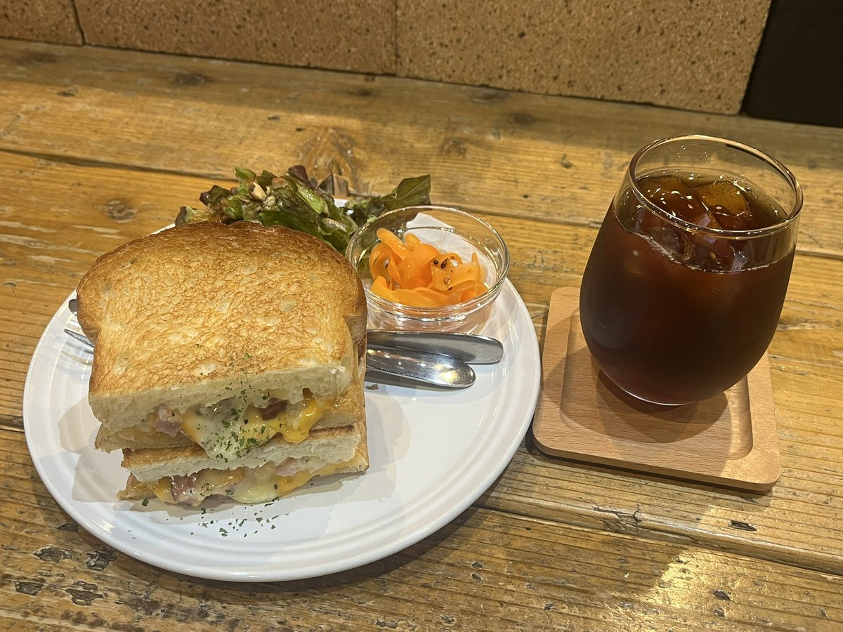 hirogotocafe's tweet photo. ちょっと遅めのひるごパン食べてたら、突然のゲリラ豪雨…、小降りになった瞬間に急いで帰宅の途に。 https://t.co/iLDLhLb6ve