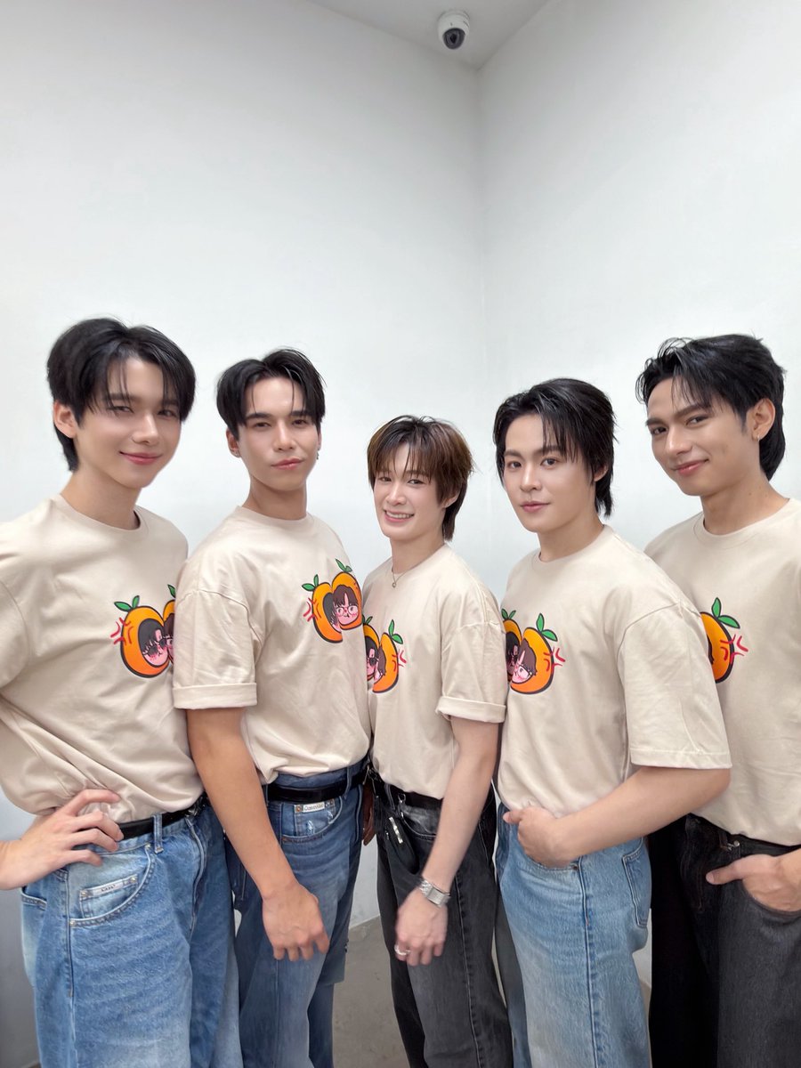 YourThirdSeries's tweet photo. ที่สามของเธอ Your Third Series Press Tour 🌳🍊

“แม้ก” “ณฐ” “โอม” “ฟิวส์” และ “เจ็ม” นักแสดงจาก “ที่สามของเธอ Your Third Series” เดินสายโปรโมทที่ Starupdate ✨

ติดตามรับชม Live ได้ที่
💻 : https://t.co/FMdue6aCL4

YOUR THIRD PRESS TOUR
#ที่สามของเธอมาเดินสาย https://t.co/eeOpEGfloN