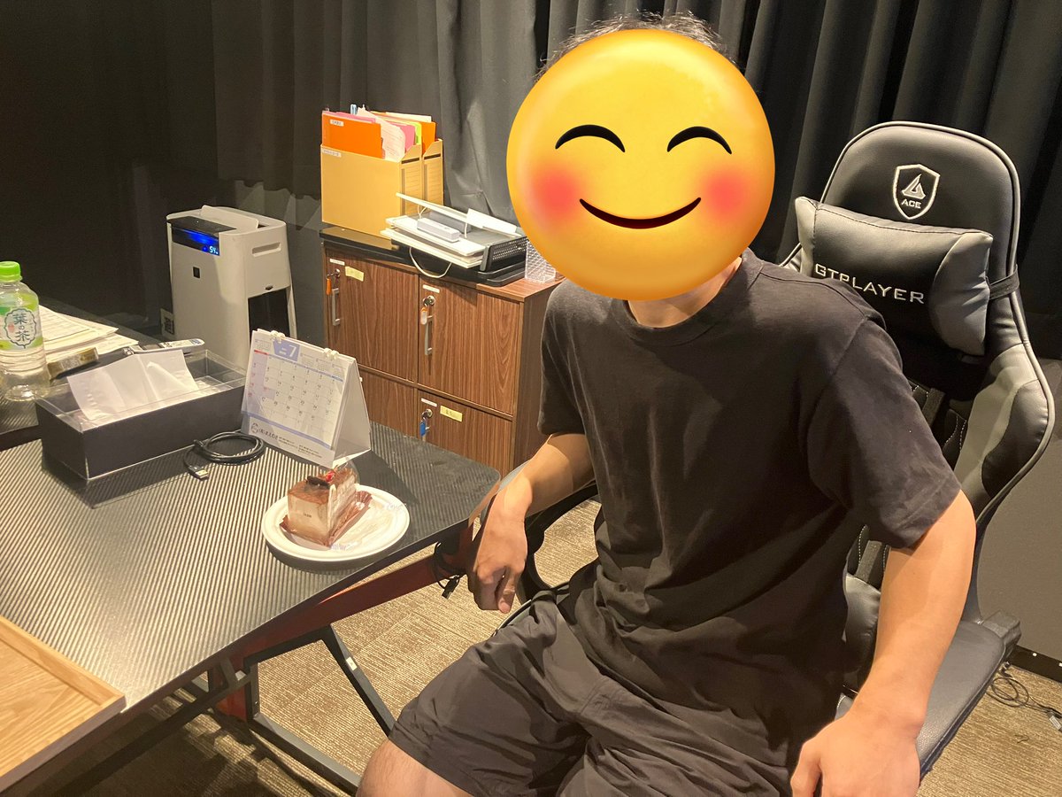 ONEGAMEMishima's tweet photo. 本日は今月誕生日の利用者さんのお誕生日イベントがありました🎉

オリジナルの誕生日動画も合わせて作成し、お披露め出来てサプライズ成功でした👏
#就労支援B型
#就労継続支援B型
#福祉事業所
#三島
#eスポーツ https://t.co/y35YDlqHdp
