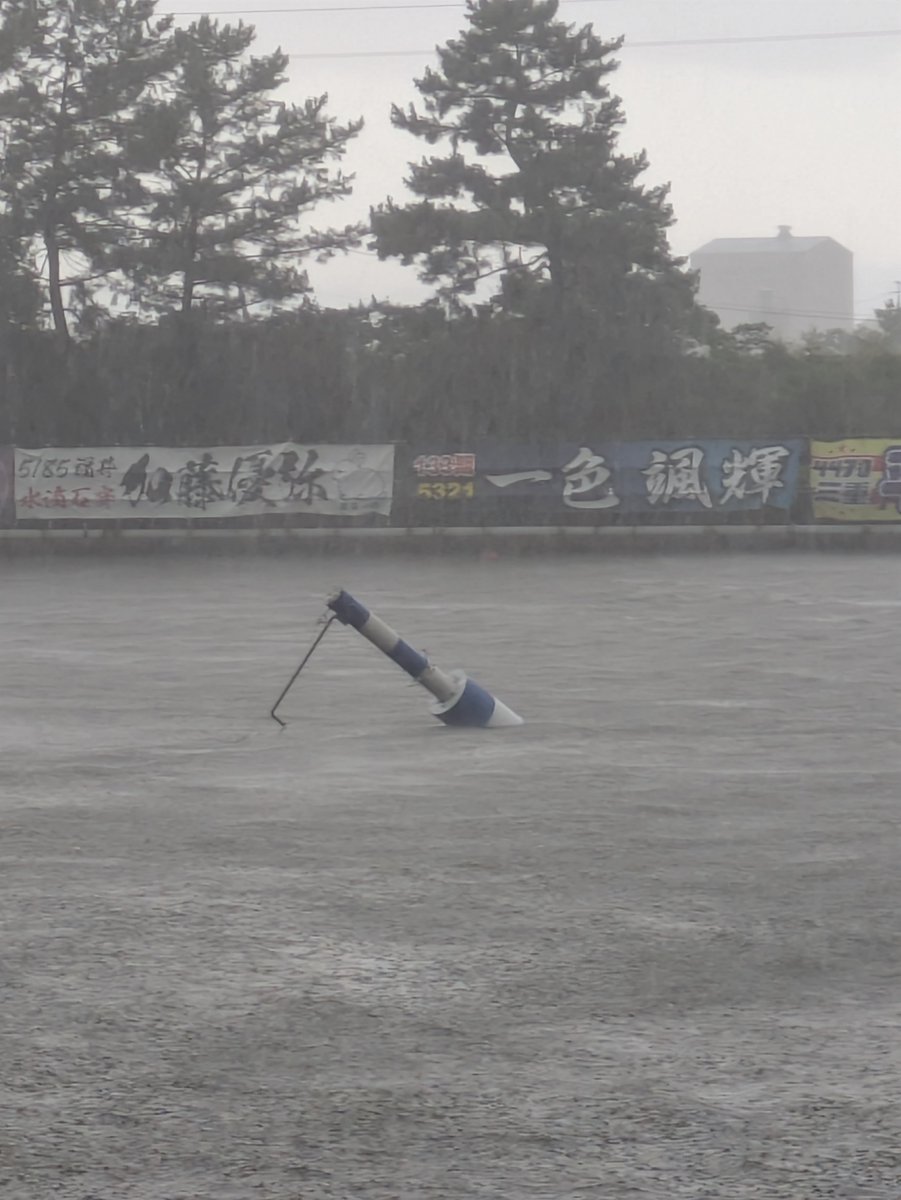 tsuyosouya's tweet photo. ボートレース津

熱いぜ!夏男大集合二日目は施設損傷の為中止となりました。

本日も一日ありがとうございました。 https://t.co/OQJlPytfoa