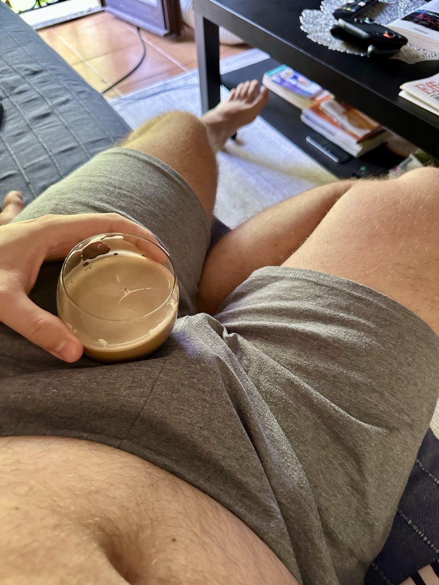 iBearyanOF's tweet photo. Good morning!

#gay #gayitaly #bear #gaybear #hairychest #gaybulge #bulge #shirtless #hairy https://t.co/ukhBKVdN5D