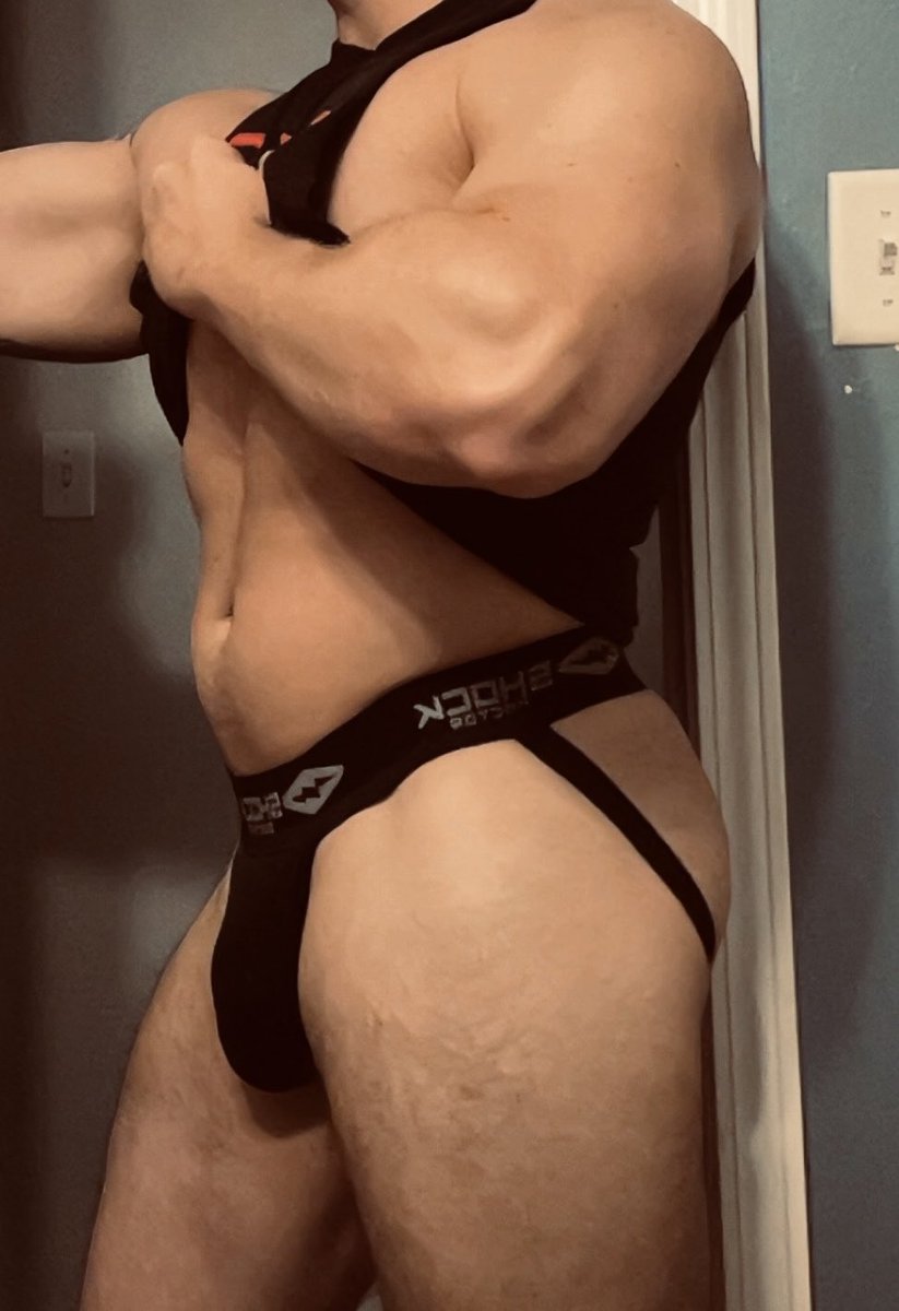 BernesePythons's tweet photo. Hot in here… thinking shirts gotta go next… https://t.co/ewoswOV2wa