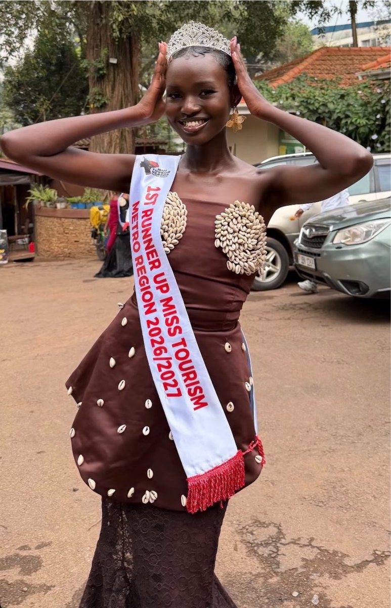 Zakstyless's tweet photo. This is brown earth from the Pearl of Africa. Cowrie shells, once used as currency, now worn as crown. 

This is heritage you can wear. Adorned with cowries, like stories passed down and This is how we do royalty in the Pearl of Africa. 

Wear #Zakstyles https://t.co/oJz4gF8dWl