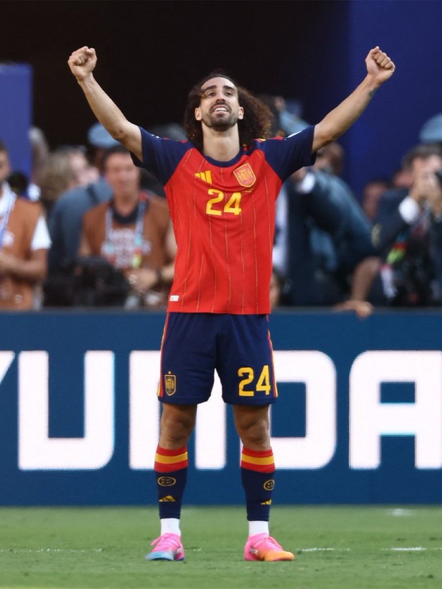 AliceBakur6's tweet photo. 🗣️ Cucurella : "Le meilleur LB de tous les temps ? Marcelo." https://t.co/vMhfaHJrfd