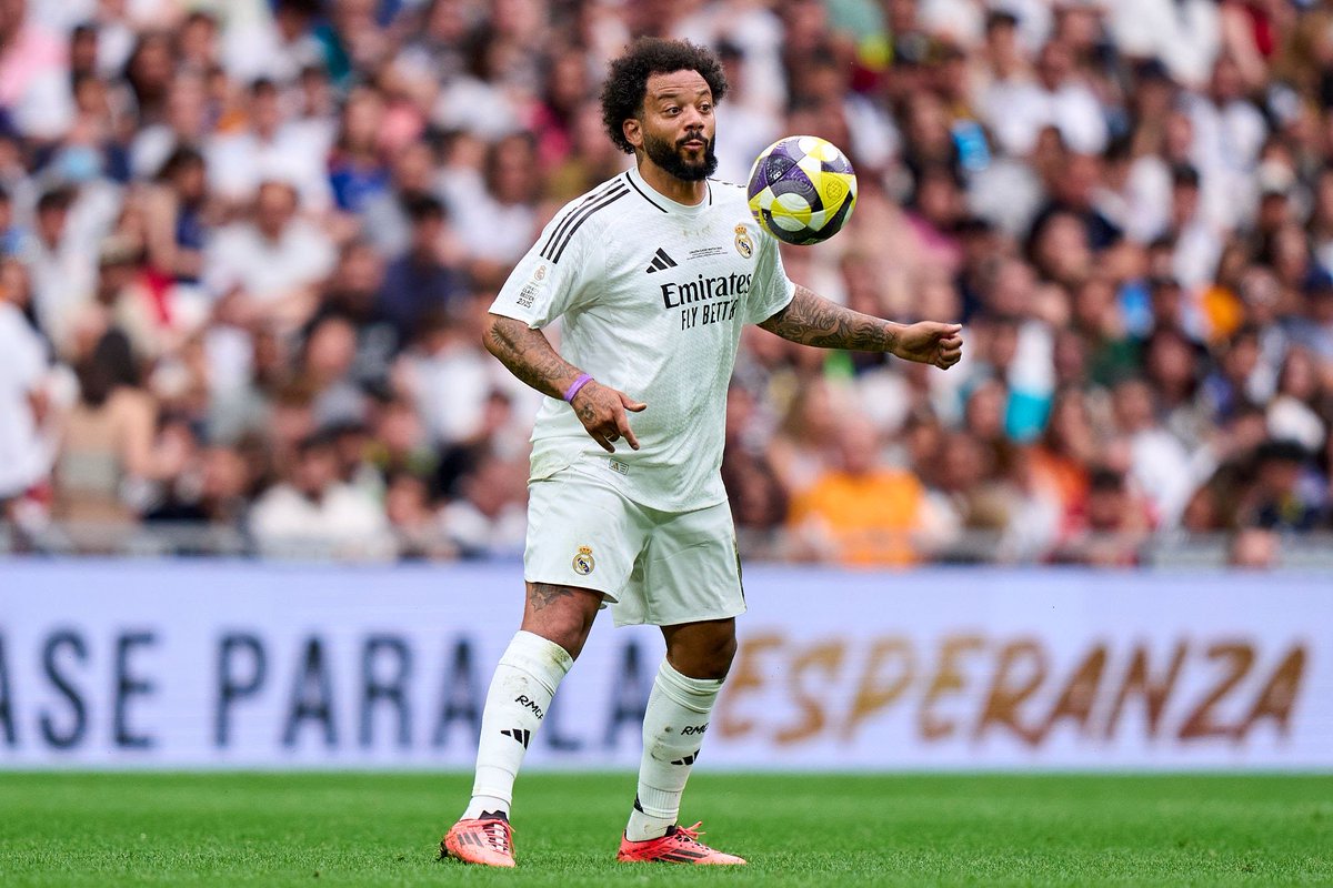 AliceBakur6's tweet photo. 🗣️ Cucurella : "Le meilleur LB de tous les temps ? Marcelo." https://t.co/vMhfaHJrfd