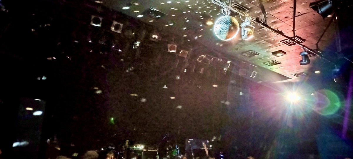 tuiteruyo's tweet photo. 7/27(月)は渋谷WWW X、待望の『菊地成孔とペペ・トルメント・アスカラールとbetcover‼︎』へ！
整番は100番程でしたが、開場に間に合わなかった方が多く(フジロック翌日だから？)運良く最前列の端に。
もう2組共ひたすら良かったです、最高！
音の塊を全身に浴びる予想以上にシナジーなライブでした😊 https://t.co/kgweAXfbpE