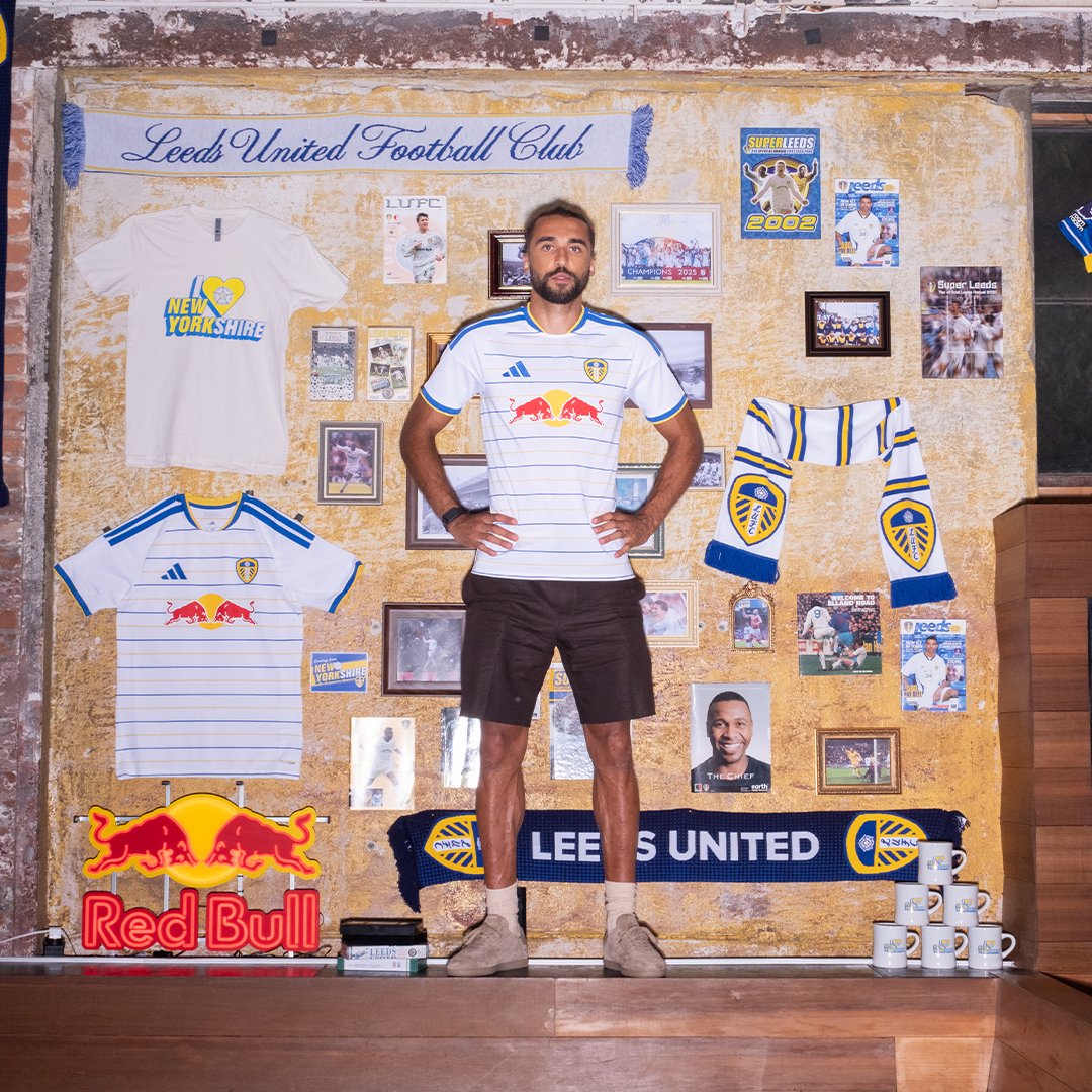 LUFC's tweet photo. 🤍 𝗳𝗿𝗼𝗺 𝗟𝗲𝗲𝗱𝘀 𝘁𝗼 𝗡𝗲𝘄 𝗬𝗼𝗿𝗸𝘀𝗵𝗶𝗿𝗲
26/27 home shirt, available now!