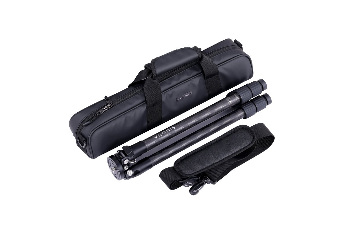 Vaonis_jp's tweet photo. Vaonis カーボン三脚新発売。
本格的な3段三脚でありながら重量はわずか0.9kg。耐荷重は最大14kg。取り付けネジは3/8。Vesperaシリーズはもちろんのこと、様々な天体機材やカメラを装着することができます。
※Vespera Pro 2には、本製品が標準で付属しています。
https://t.co/git1f0uXPD https://t.co/XuQRZ0YyDg