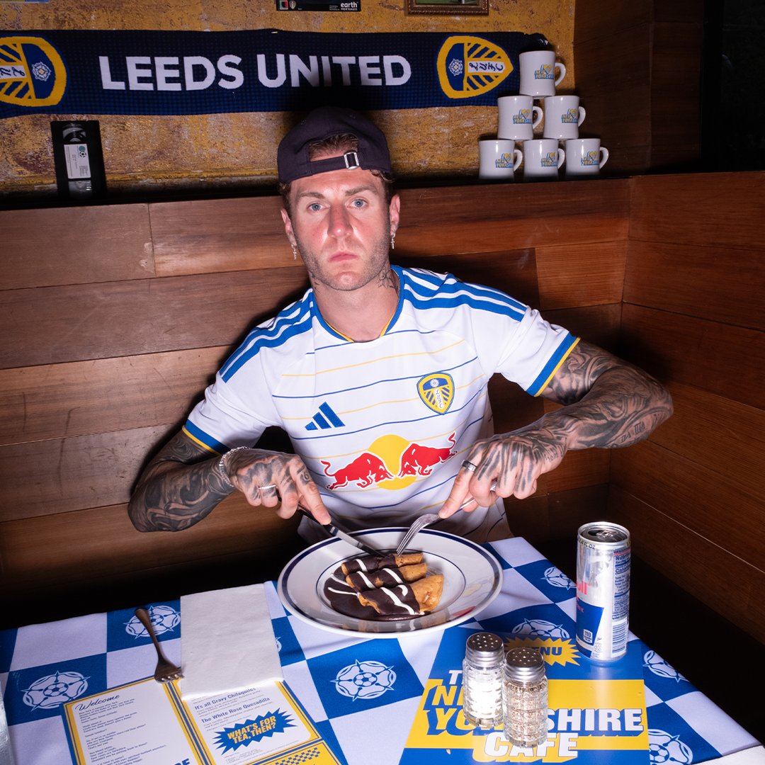 LUFC's tweet photo. 🤍 𝗳𝗿𝗼𝗺 𝗟𝗲𝗲𝗱𝘀 𝘁𝗼 𝗡𝗲𝘄 𝗬𝗼𝗿𝗸𝘀𝗵𝗶𝗿𝗲
26/27 home shirt, available now!
