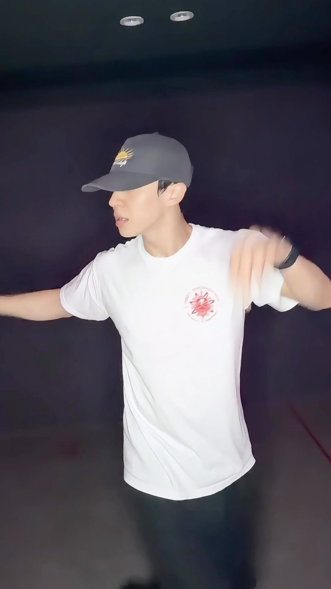 gttkinsta0000's tweet photo. 260728 기광이 릴스💚  

🕺

#이기광 #기광 #LEEGIKWANG #GIKWANG @900_330 https://t.co/fCx2T0AaMg