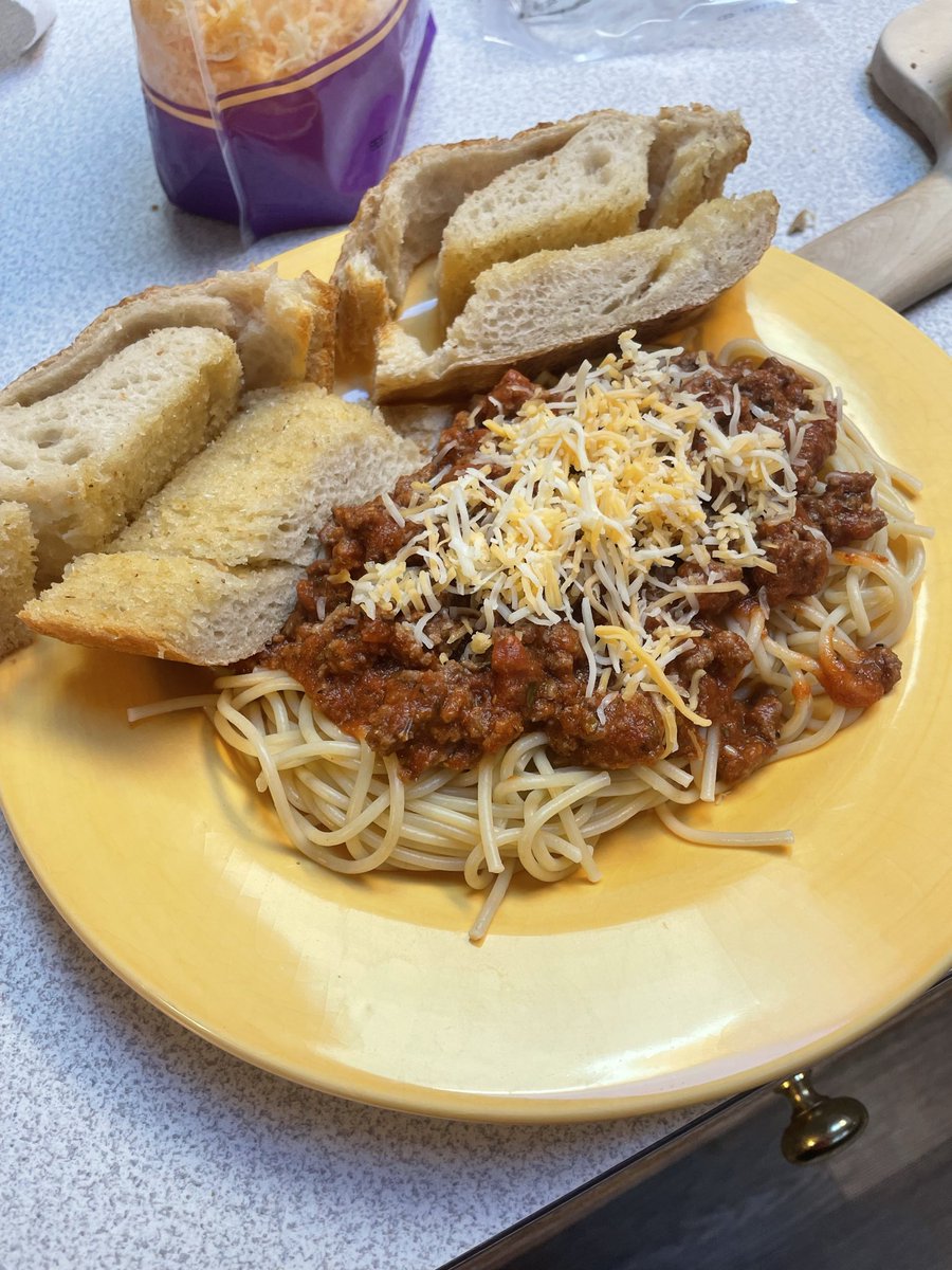 scottbot64's tweet photo. Made Spaghetti and Garlic Bread. I’m out of parmesan so Mexican cheese blend will do https://t.co/4xIMIcq2Li