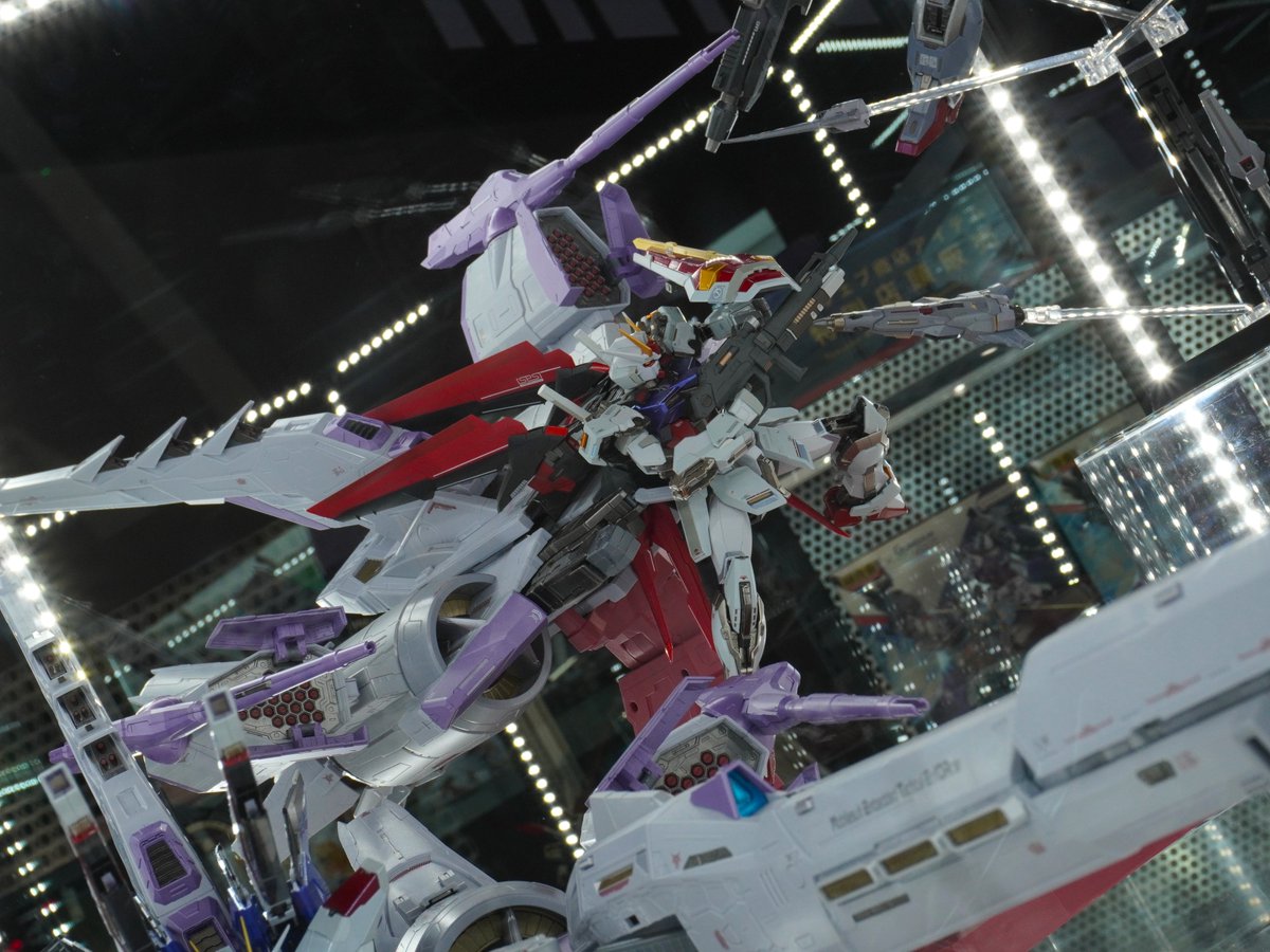 tamashii_tnt's tweet photo. ／
ミーティア、リフトオフ！
＼
 
『機動戦士ガンダムSEED』より
「METAL BUILD ミーティア」を魂ストア東京に追加展示！
 
MS連結時全長約860mmの本体に、砲撃時の展開ギミックや、エンジン部の回転ギミック、ハッチ展開ギミックを搭載！
 
圧巻のサイズをぜひご覧ください👀✨

#g_seed #ガンダムフィギュア #METALBUILD #魂ストア東京